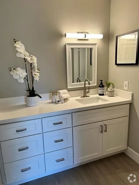 Building Photo - You don't want to miss this gorgeous Unit APT 203