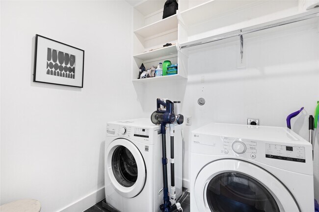 Photo - 7033 Avenue L