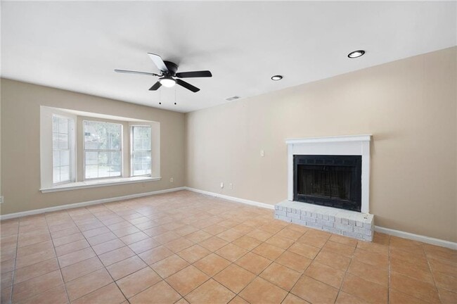 Photo - 2898 Lakemont Dr SW