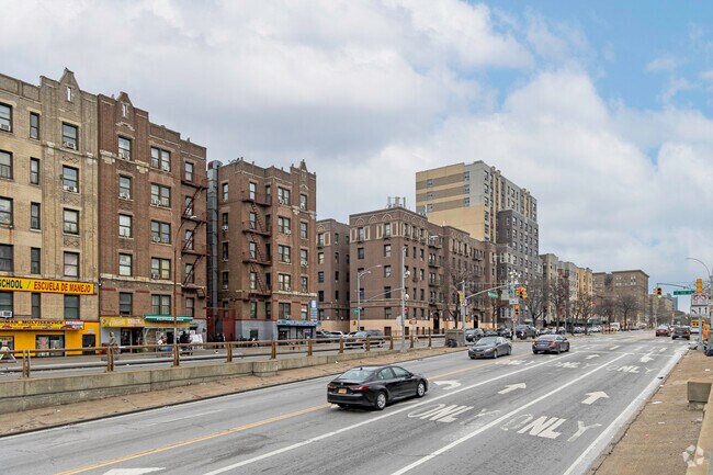 Context - 2565 Grand Concourse