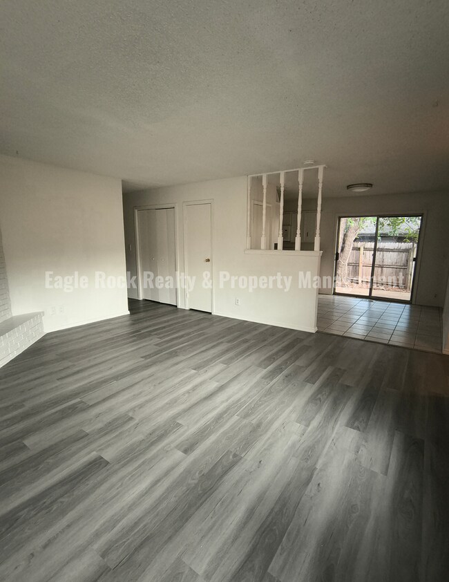 Photo - 4627 S 72nd E Pl Unidad Duplex