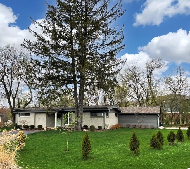 Building Photo - 2 W Ridge Ave