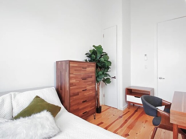 Photo - Furnished room/NOT APARTMENT Unit 3L