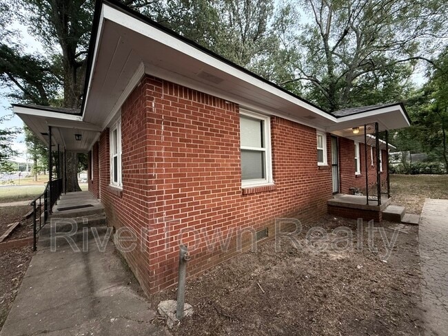 Photo - 727 E Raines Rd