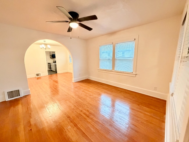 Photo - 2755 Grandview Ave