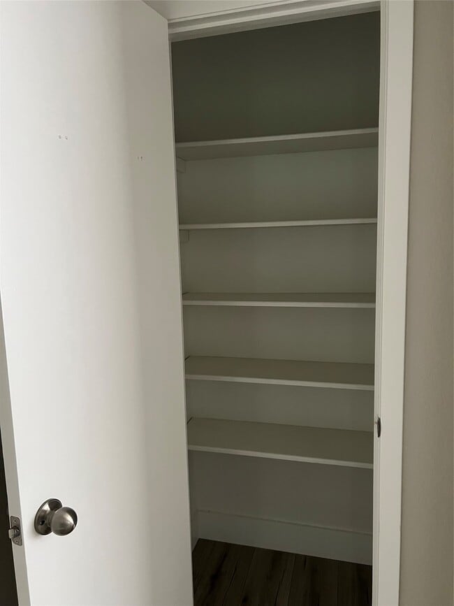 Building Photo - 511 Commerce St