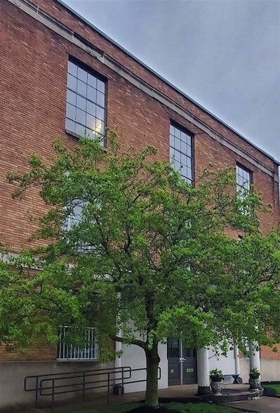 Photo - 200 S 8th St