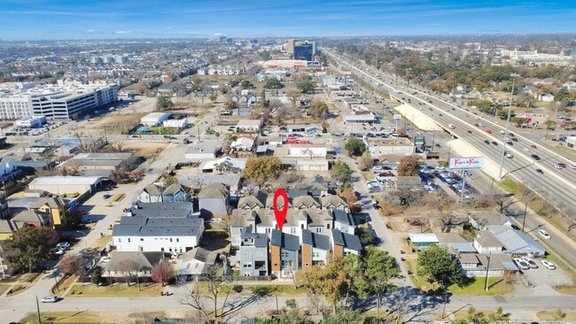 Building Photo - 602 W 28th St