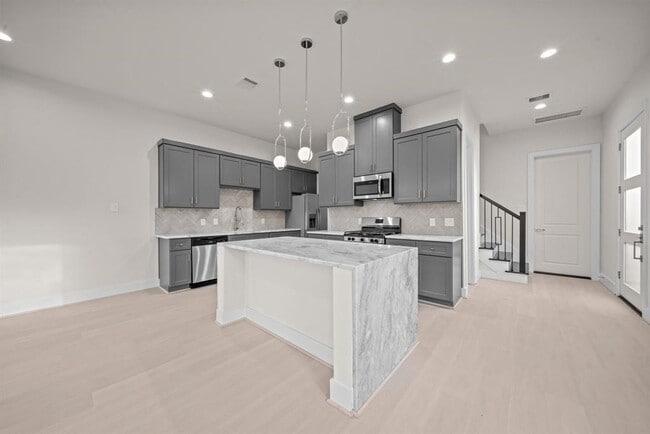 Photo - 4525 Davenport St