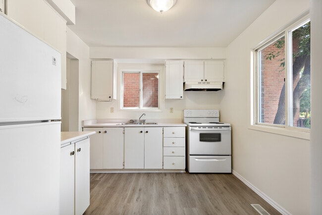 Building Photo - 3061 Sir John's Homestead