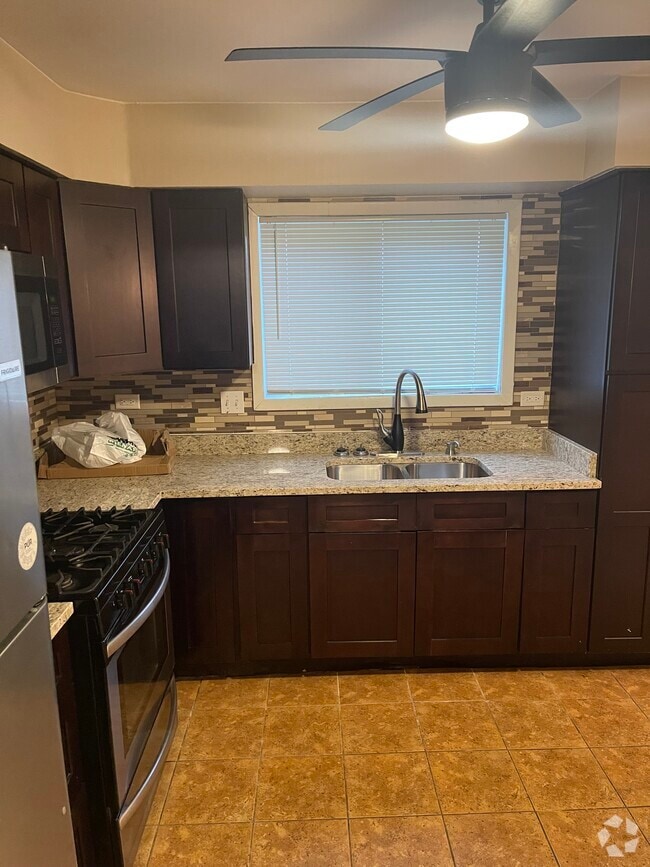 Building Photo - 802 Sandra Dr Unit 2 Rental