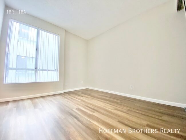 Photo - 1325 N Sierra Bonita Ave Unit 112