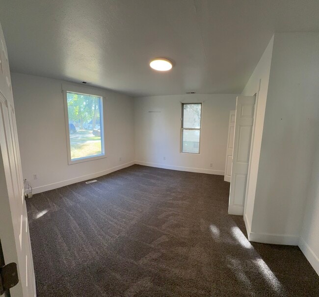 370 H St