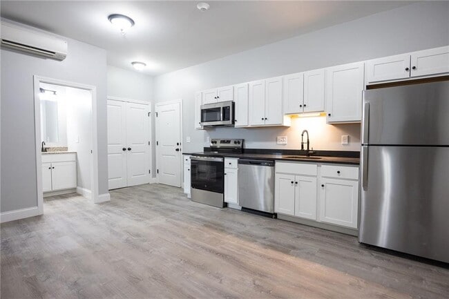 Building Photo - 6899 Post Rd Unit 305