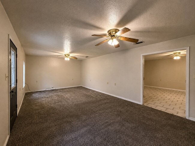 Photo - 712 Edgewood Cir