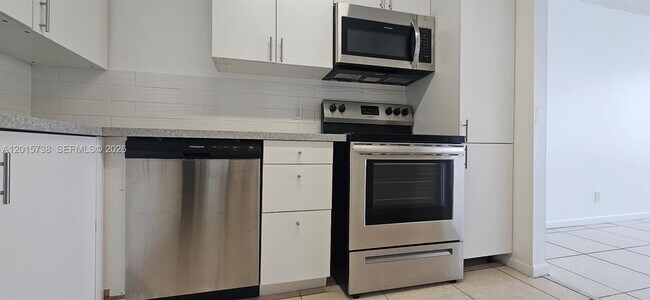 Photo - 2025 NE 164th St Unit 306