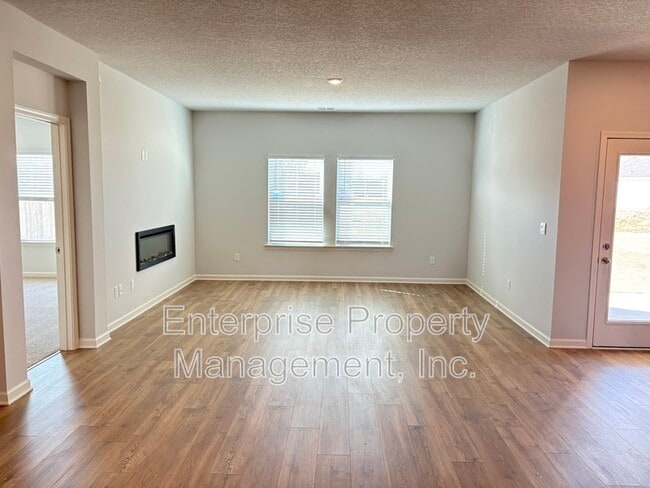 Photo - 250 Kipling Dr