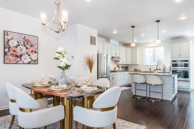 Comedor - 33 Landmark Ln