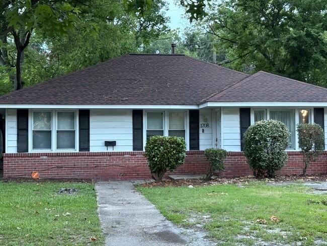 Building Photo - Ranch home across from ODU