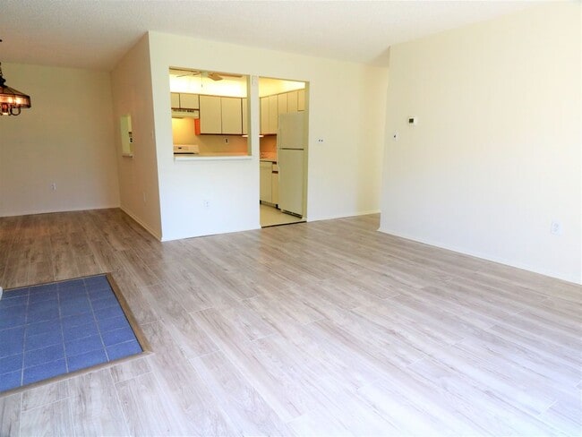 Photo - 68 Crabapple Ln