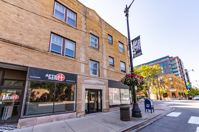 Building Photo - 2480 N Lincoln Ave Unit 3
