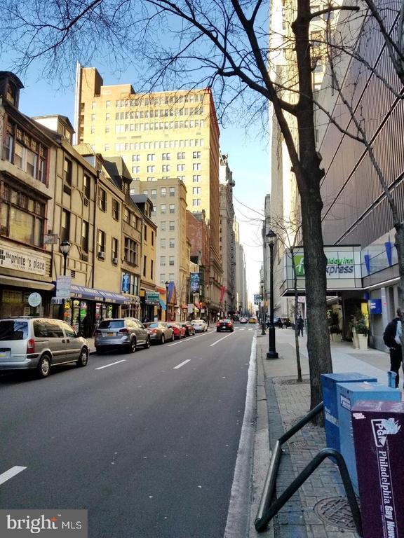 Building Photo - 1304 Walnut St Unit 2