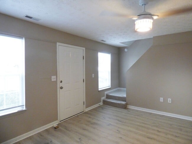 Photo - 338 E Oak St
