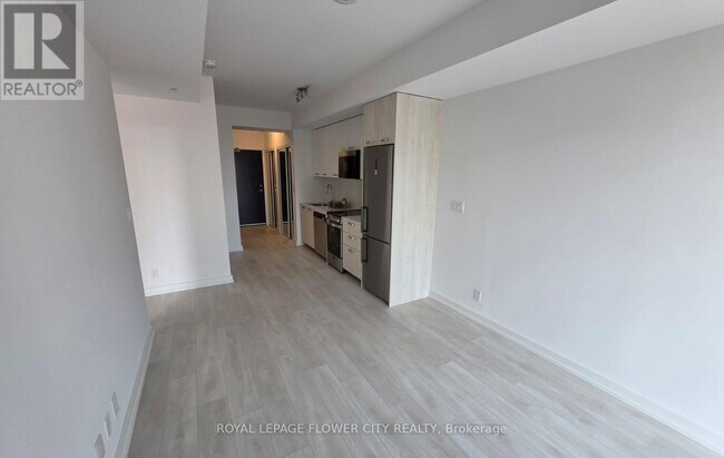 Photo - 75 James St S Unit 712