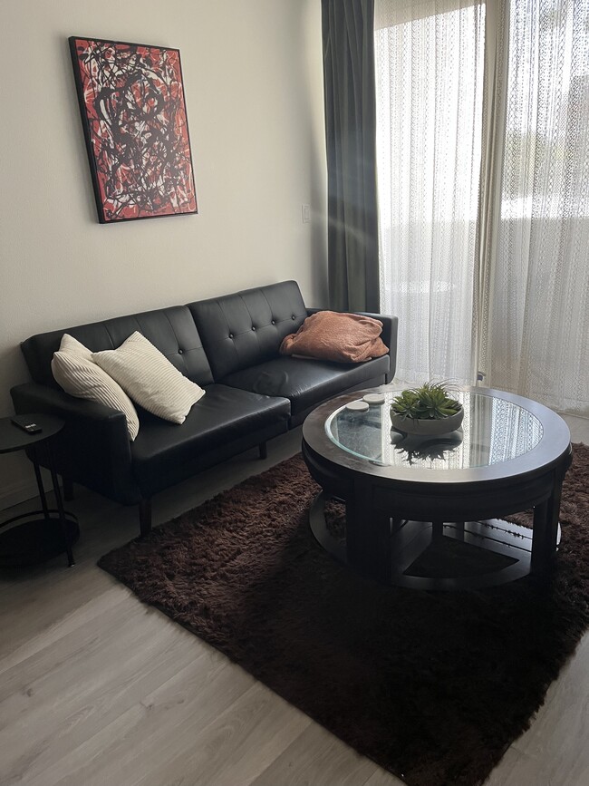 Photo - 620 S Gramercy Pl Condominio Unidad Full Furnished Studio