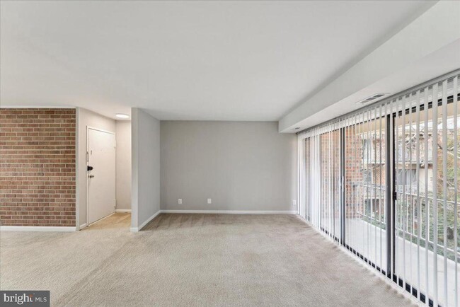 Photo - 5960 Westchester Park Dr Unit 302