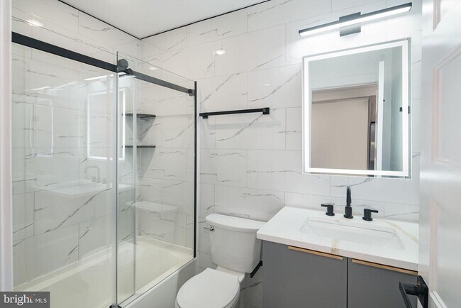 Photo - 2000 N Front St Unit 5