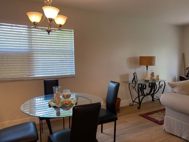 Photo - 146 Seville H