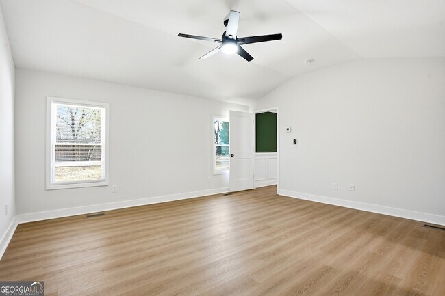 Photo - 127 Perry St