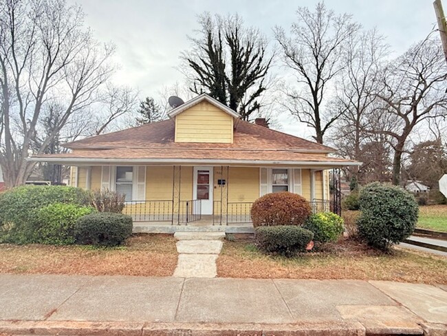 3 bed in Winston-Salem - 3 bed in Winston-Salem House