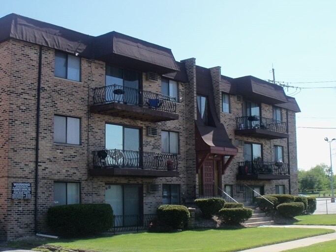 Photo - 1617 Memorial Dr Apartments