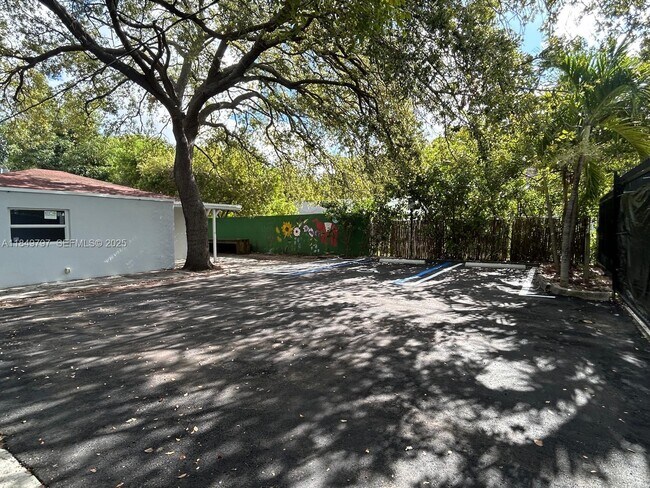 Photo - 181 NW 44th St Unidad 181