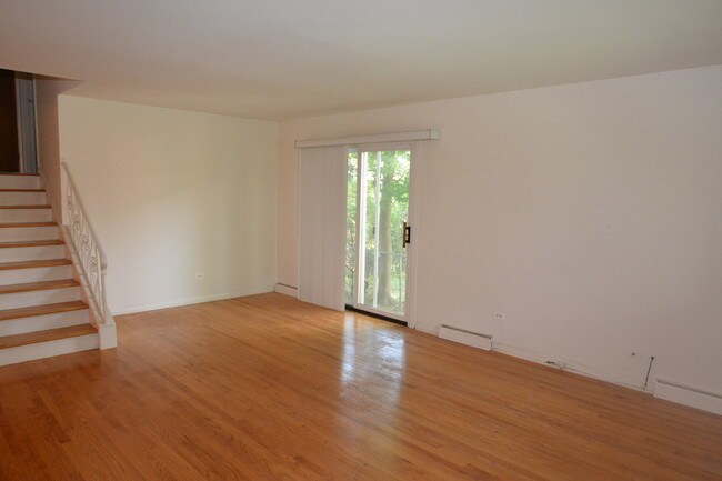 Photo - 560 Ivy Ct Townhome