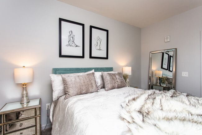 1BR, 1BA - 712 SF - The Grant