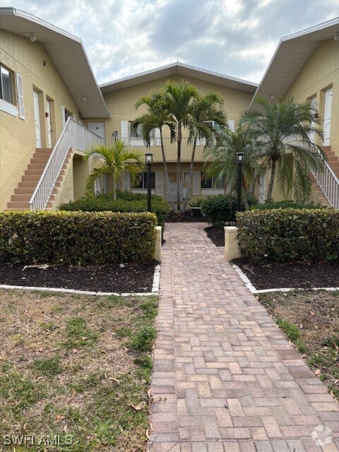 Building Photo - 8135 Country Rd Unit 203 Rental
