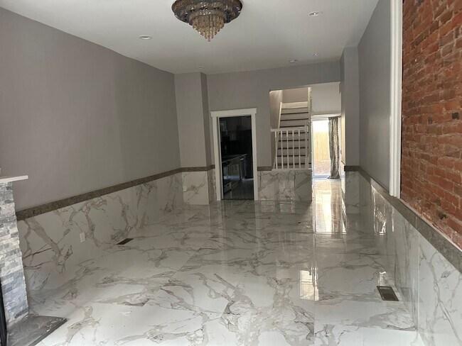 Photo - 311 Gaskill St