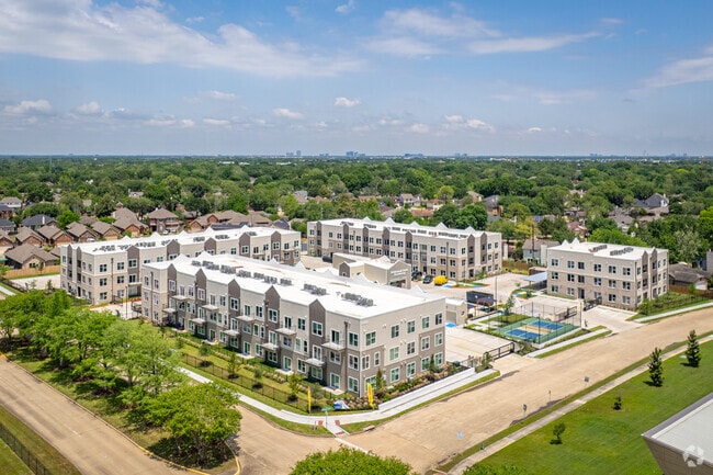 Aerial - Wildwood Lake Residency Rental