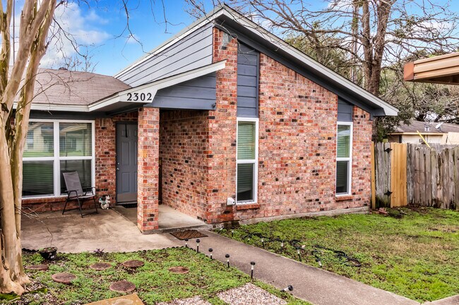 Photo - 2302 W Creek Ln