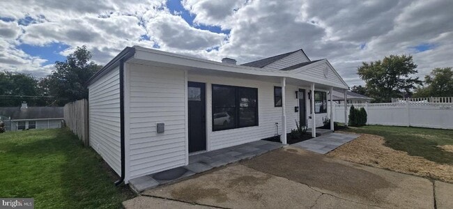 Photo - 702 Beaumont Rd