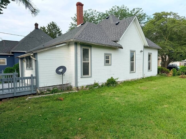 Photo - 633 S Apperson Way