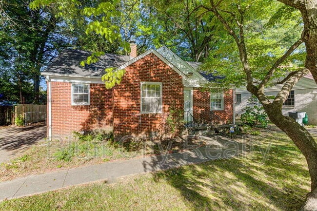 Building Photo - 1071 Robin Hood Ln Rental