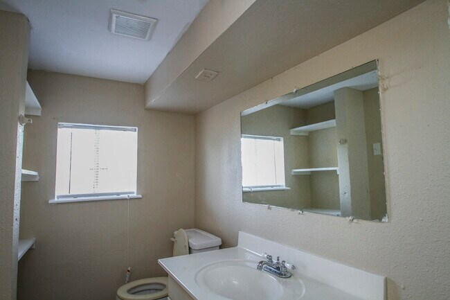 924 St James St Unidad 3