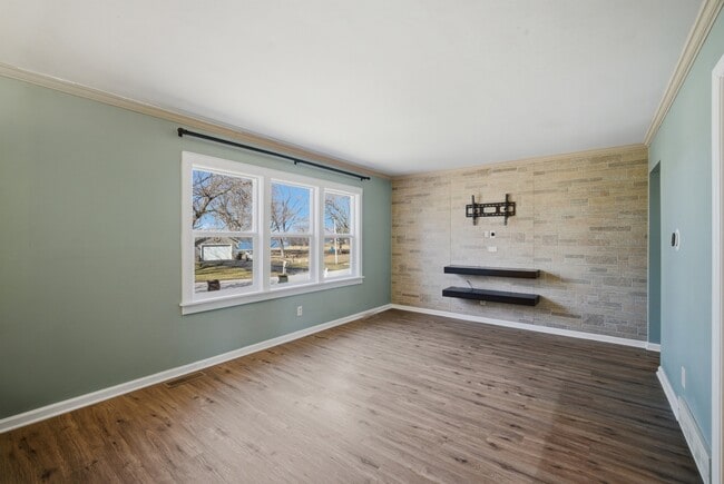 Photo - 4611 W Shore Dr