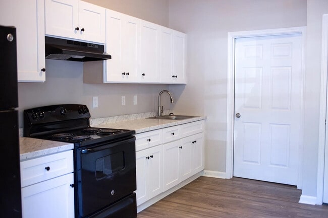 Photo - Room in Apartment on Stanton Rd SW