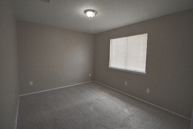 Photo - 1430 Hade Falls Ln