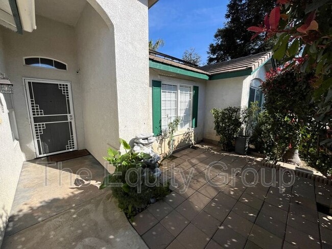 Photo - 1672 W Julieanne Ave